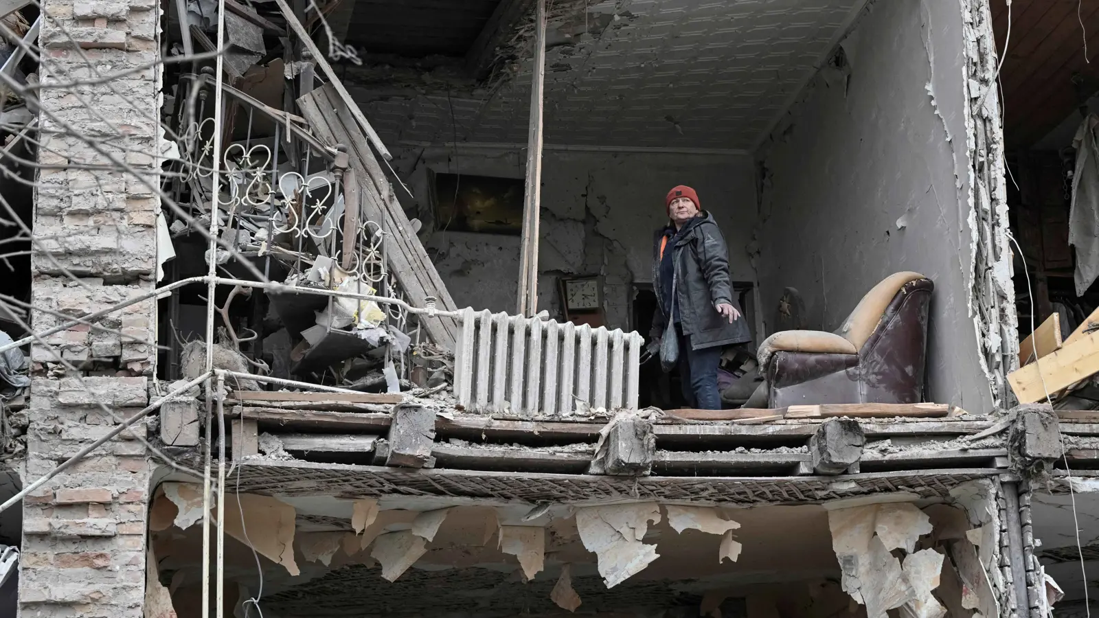 رغم الهدنة.. أوكرانيا تتهم روسيا بشن هجمات "على كل خط الجبهة"