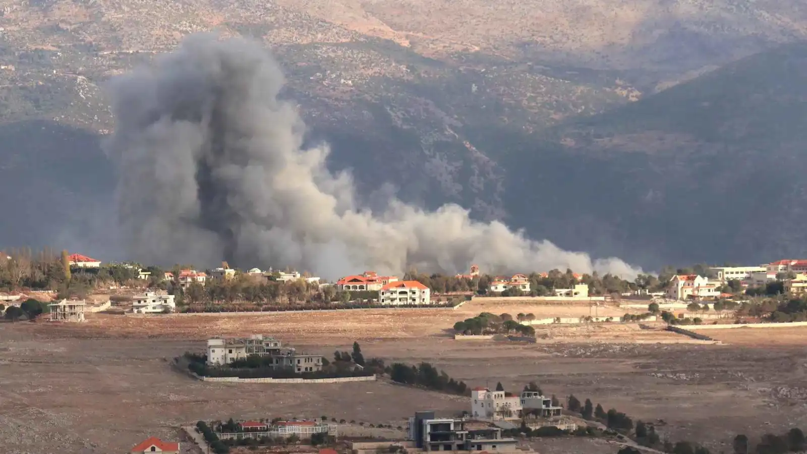 إحداهما جنوب بيروت.. قتيلان بغارتين إسرائيليتين على لبنان