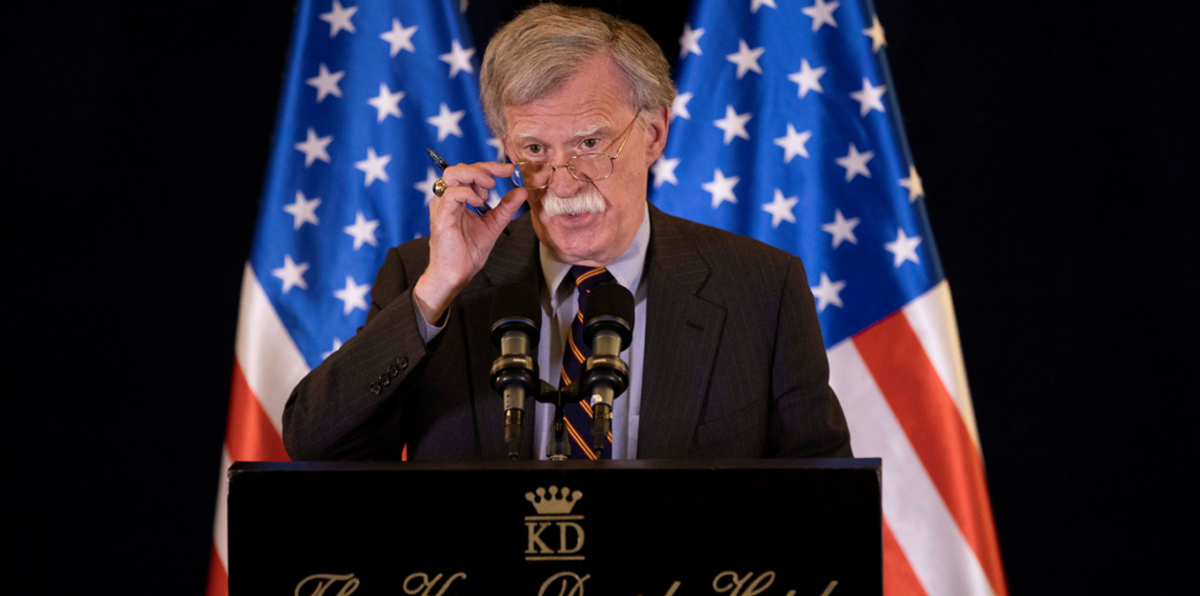 تصريحات مساعد ترامب تثير غضب طهران وتعيد سجال التهديدات للواجهة