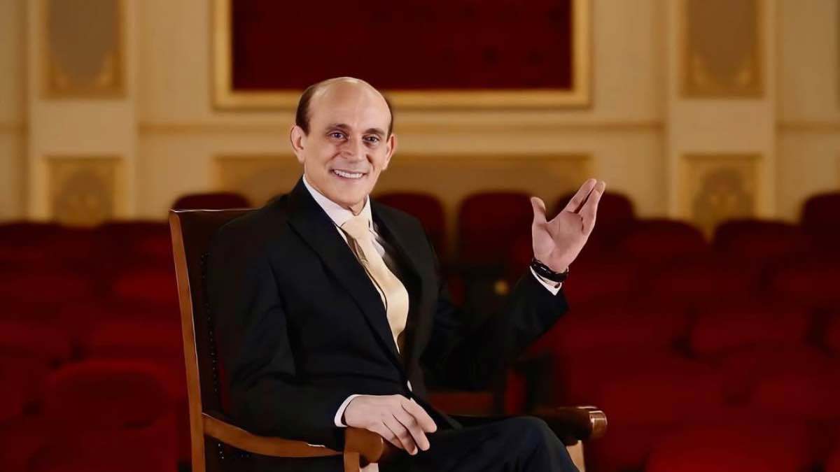 بعد أزماته الأخيرة.. أول ظهور لمحمد صبحي من أمام مسرحه (صورة)