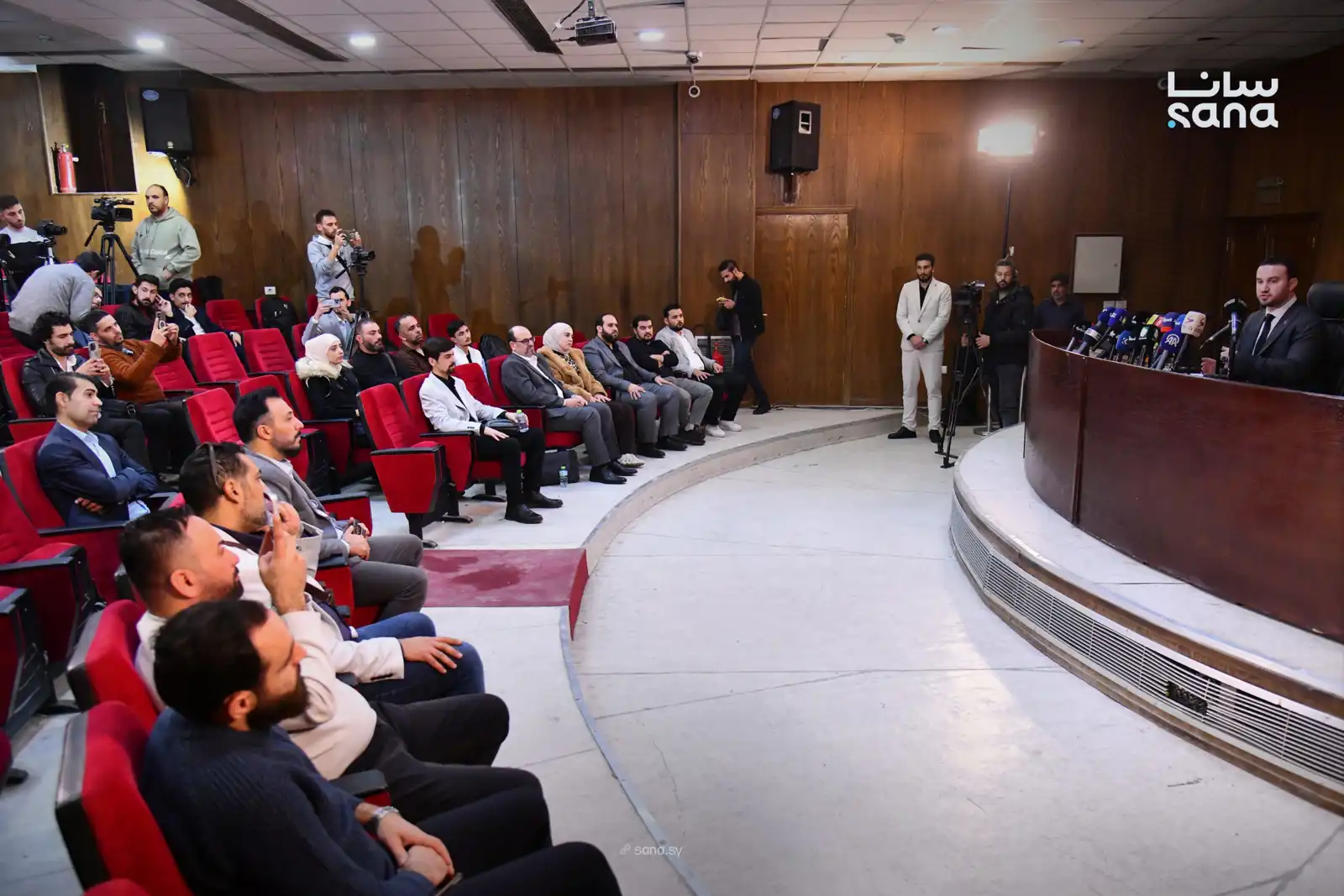 خلال المؤتمر الصحفي