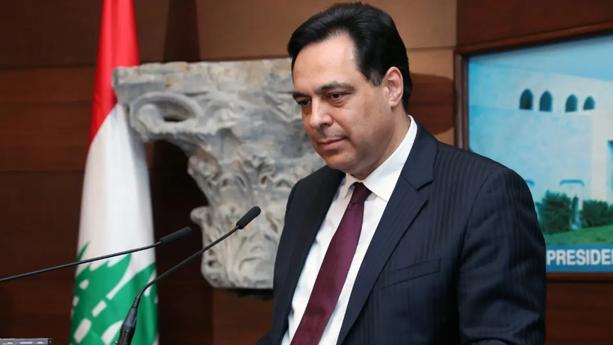 قبل أيام من موعد استجوابه بقضية المرفأ.. حسان دياب يغادر لبنان