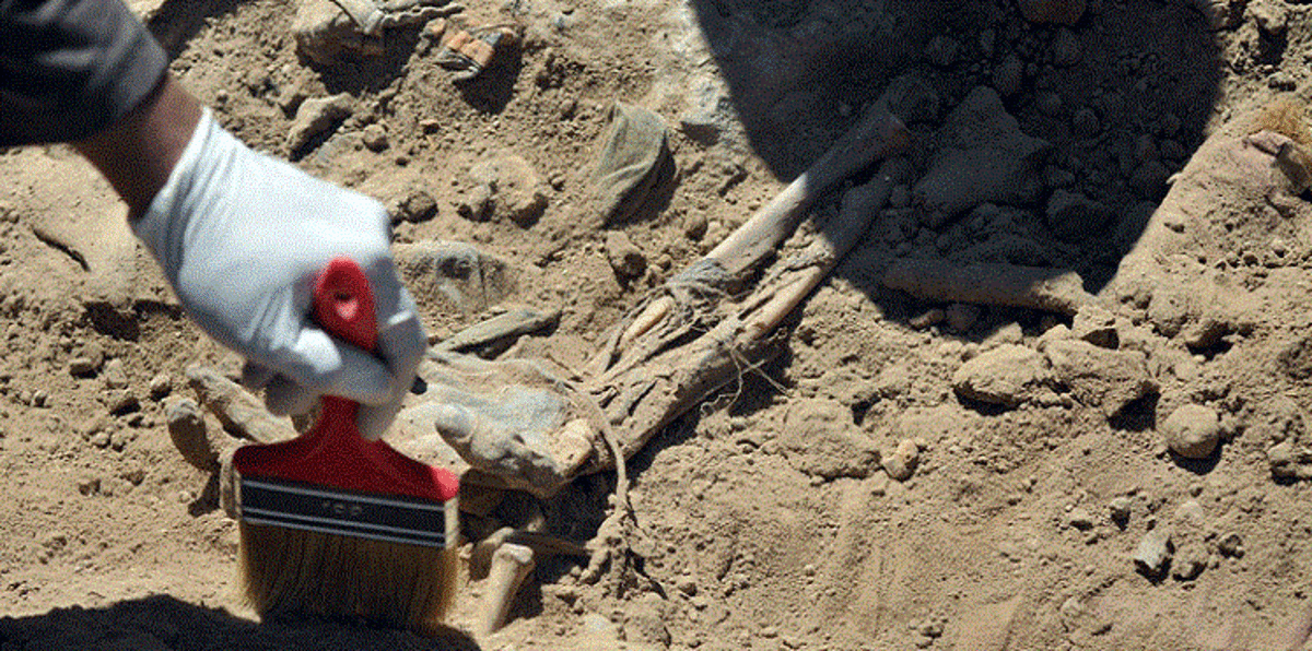 العثور على مقبرة جماعية تضم رفات مئات السجناء في سجن بادوش قرب الموصل