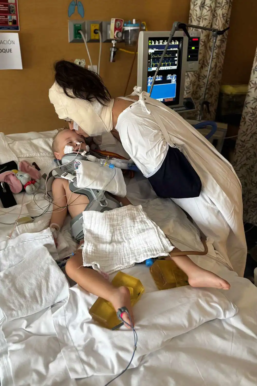 والدة الطفل أوليفر ستوب