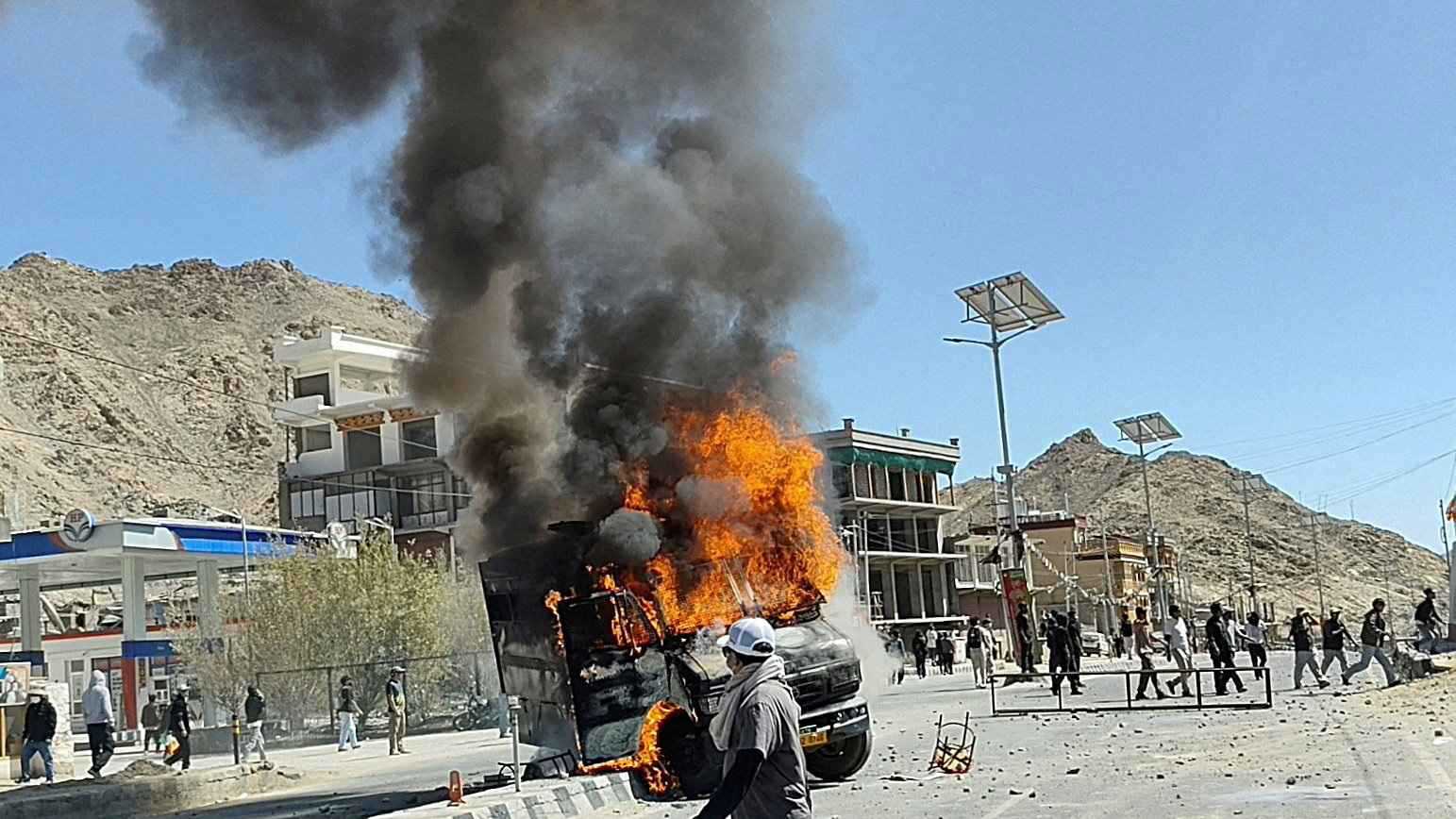 بعد احتجاجات عنيفة.. لاداخ الهندية تتحول إلى مأساة دموية