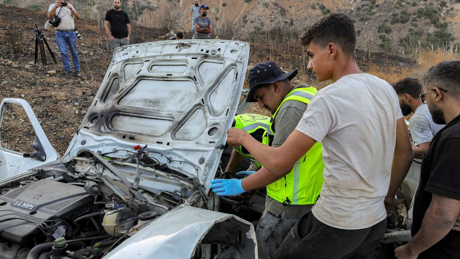 غارة إسرائيلية تستهدف مركبة على طريق زبدين جنوبي لبنان (فيديو)