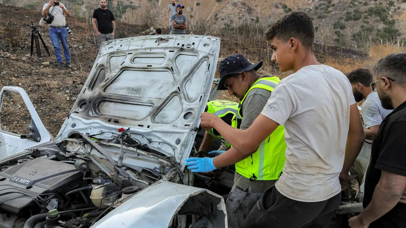 غارة إسرائيلية تستهدف مركبة على طريق زبدين جنوبي لبنان (فيديو)