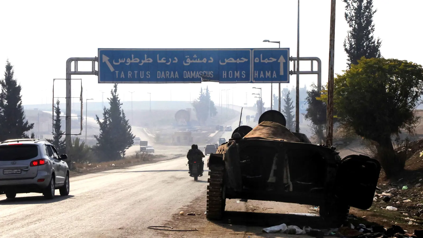 وسط غارات عنيفة.. الفصائل تدخل "الدار الكبيرة" وتتجه نحو حمص (فيديو)