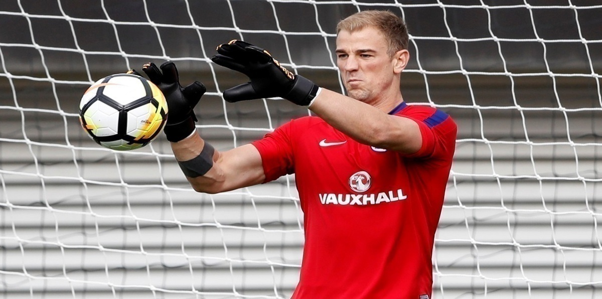 الحارس جو هارت يتعرض لحادث سرقة