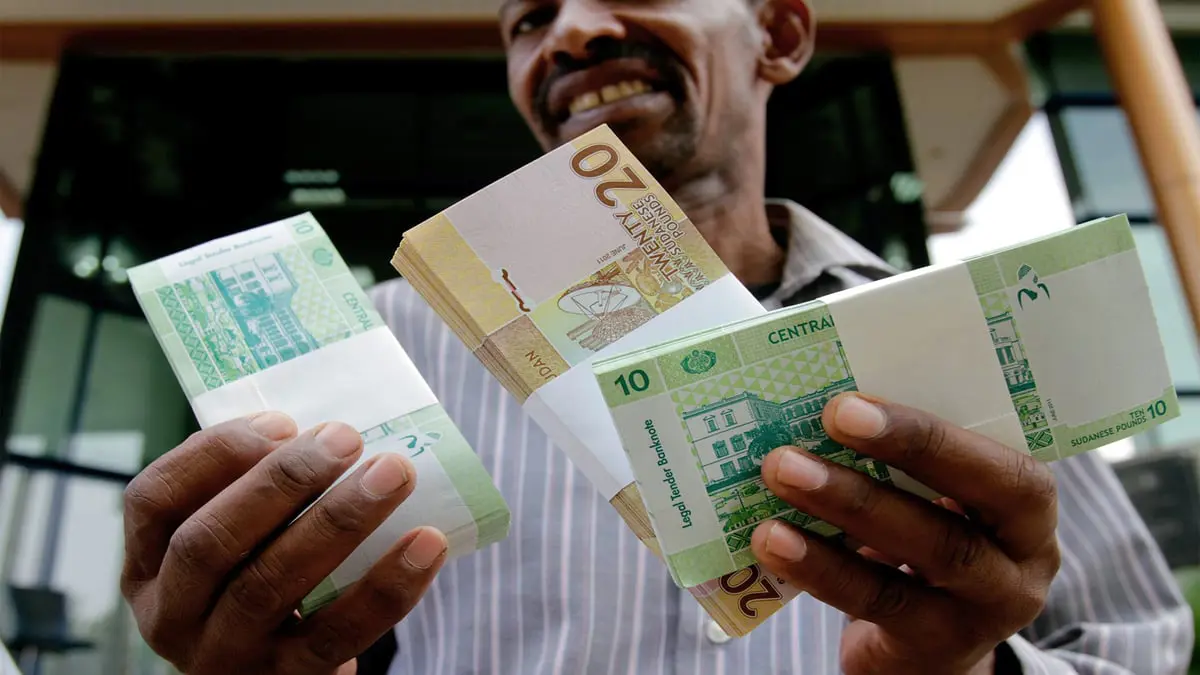 وسط ظروف اقتصادية صعبة.. انخفاض قياسي للجنيه السوداني أمام الدولار