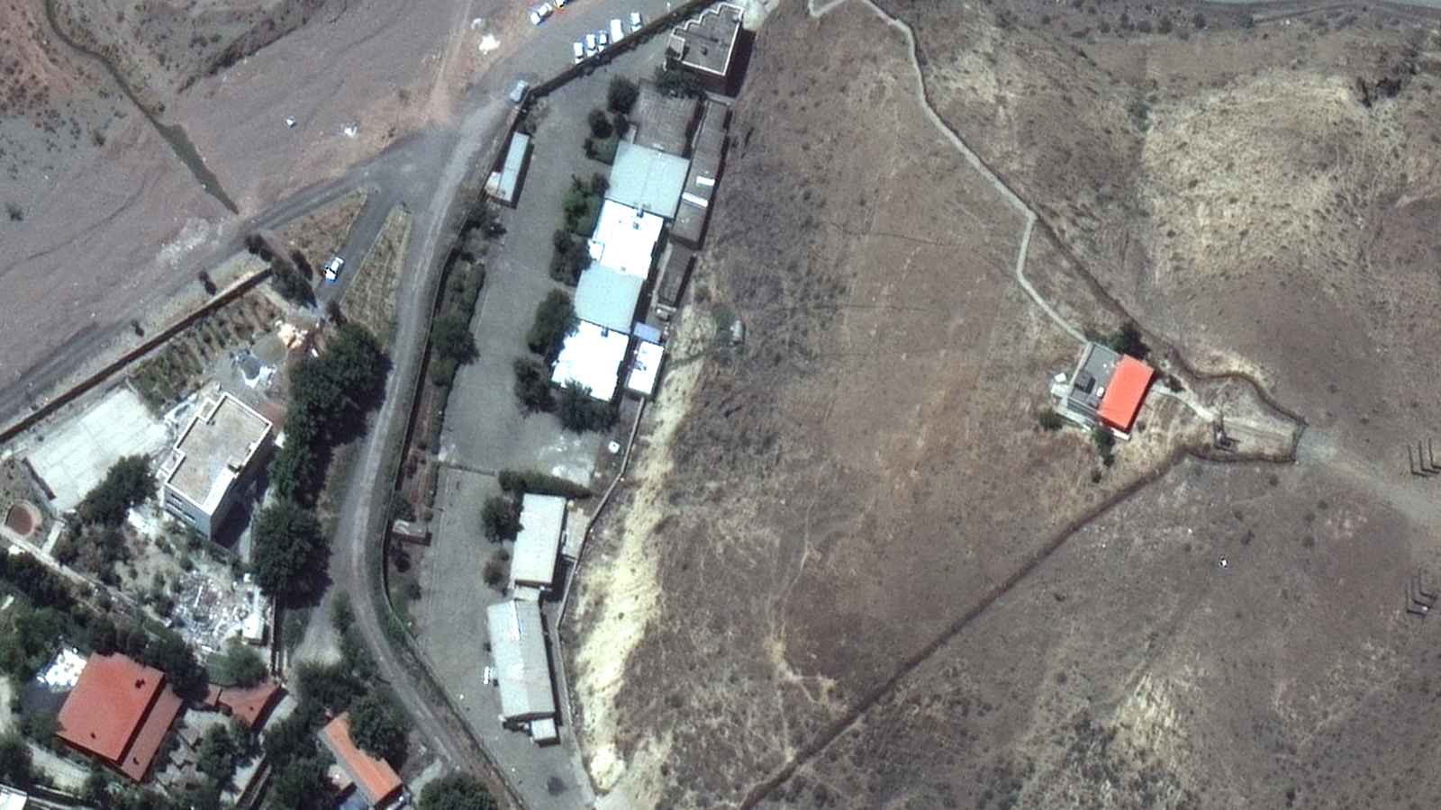 "بداية حرب".. مسؤول استخباراتي سابق يحدد سيناريوهات إسرائيل لضرب إيران