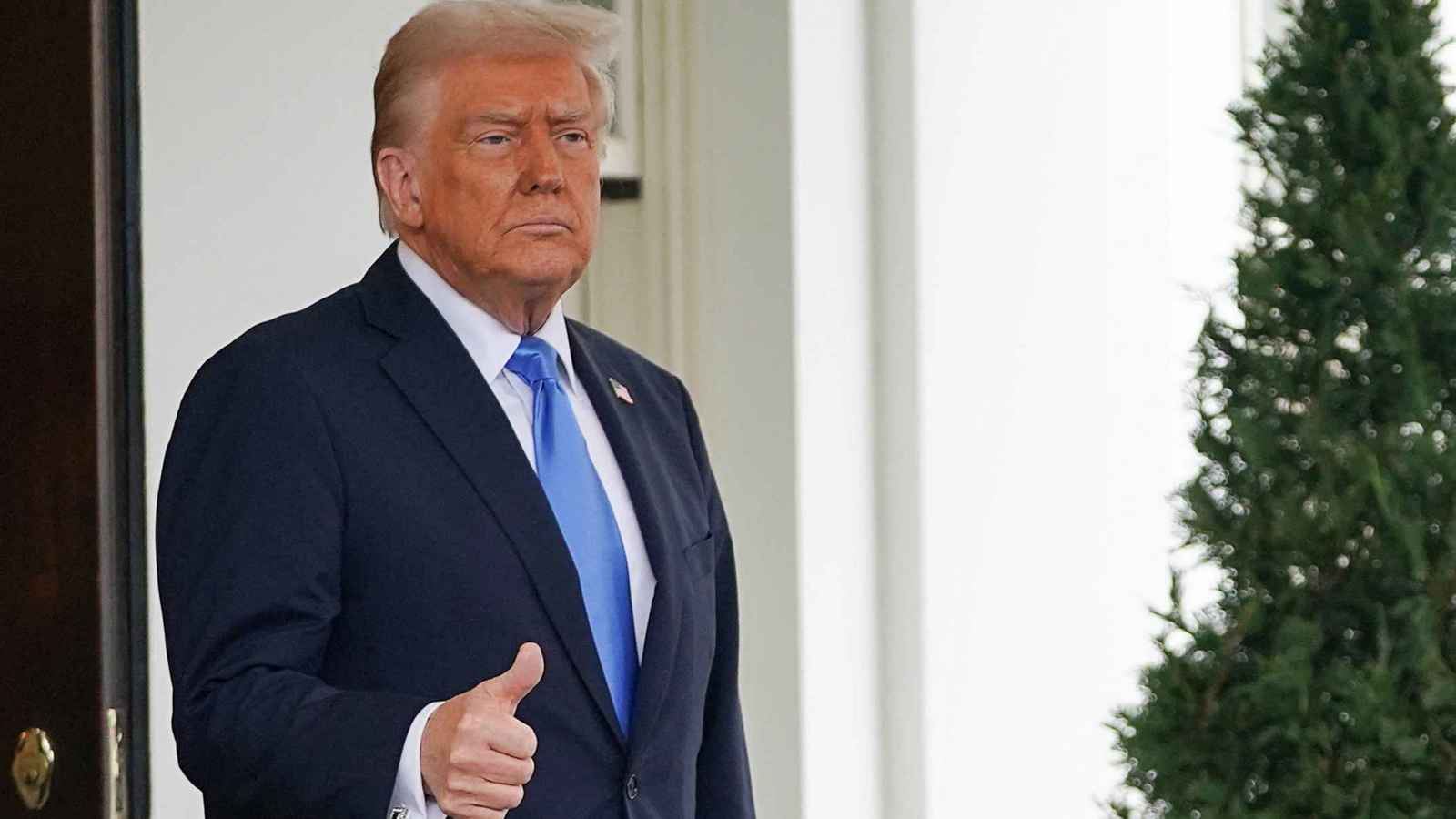 "استمرت ساعة كاملة".. ماذا دار في مكالمة ترامب وزيلينسكي؟