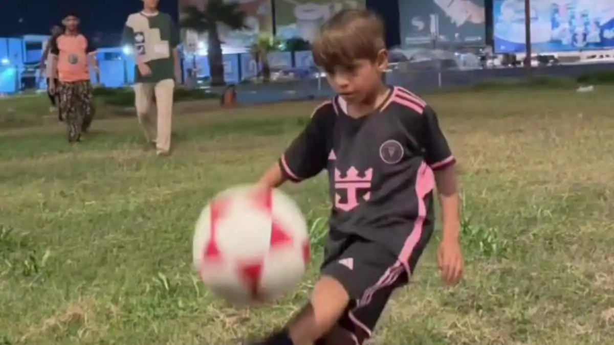 "ميسي اليمن".. طفل يمني في الثامنة من عمره يحلم بأن يصبح أفضل لاعب في العالم