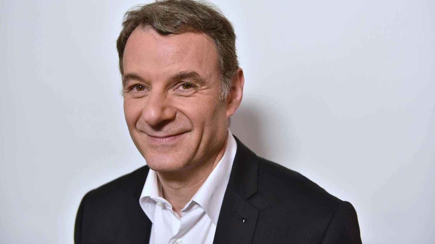 خبير فرنسي: الدستور يمنع ماكرون من حل البرلمان قبل يوليو و"المخاطر كبيرة"