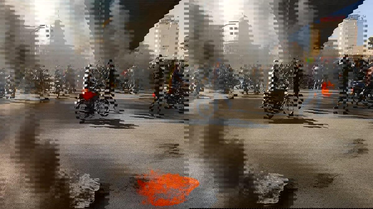 السلطات الإيرانية تعترف بمقتل متظاهر في خوزستان وتتنصل من المسؤولية