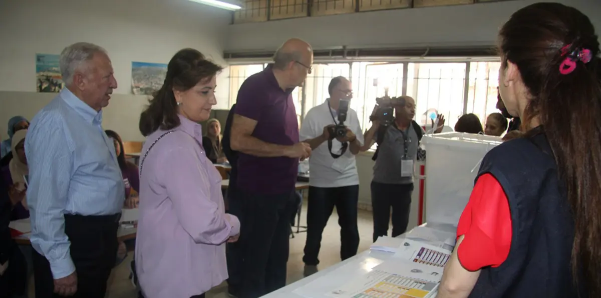 تأخر نتائج الانتخابات في عكار اللبنانية لإعادة فرز الأصوات يدويًا