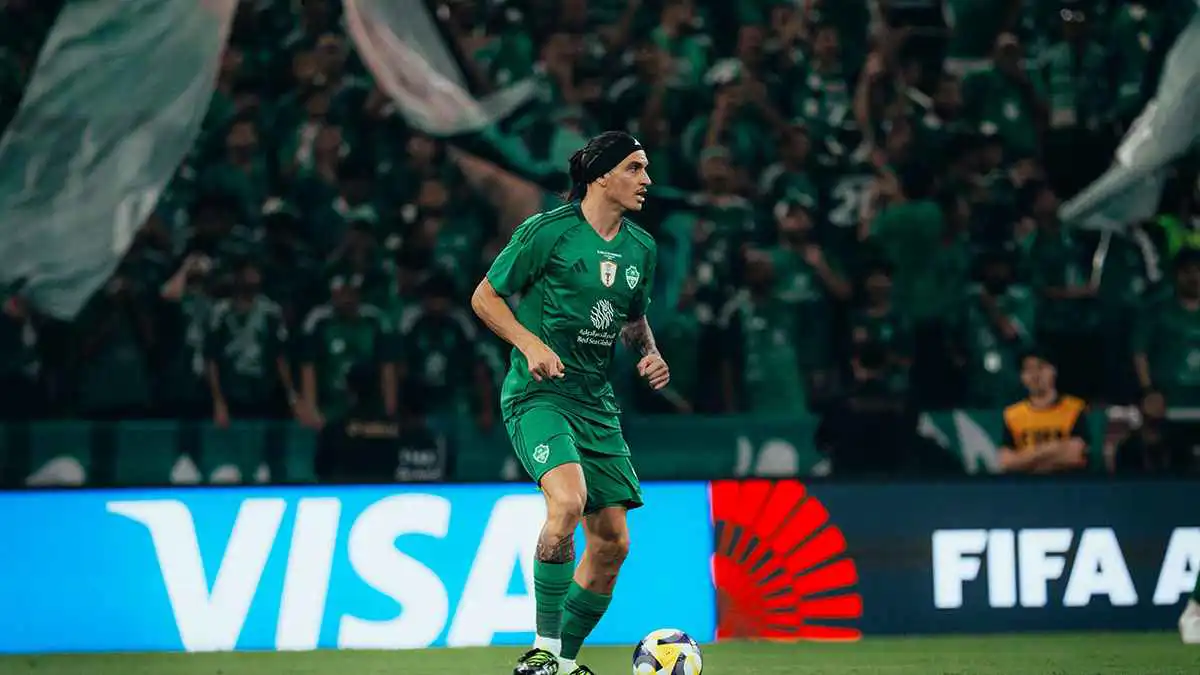 كارثة اليوم.. أسطورة الأهلي السعودي يشن هجوما على نجمي الفريق (فيديو)