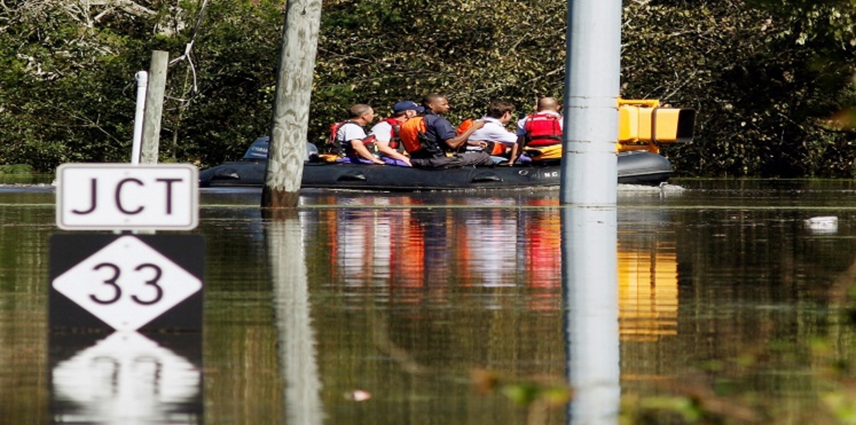 الفيضانات تجتاح بلدة في كارولاينا الشمالية وقتلى الإعصار ماثيو يصلون إلى 22 (صور)