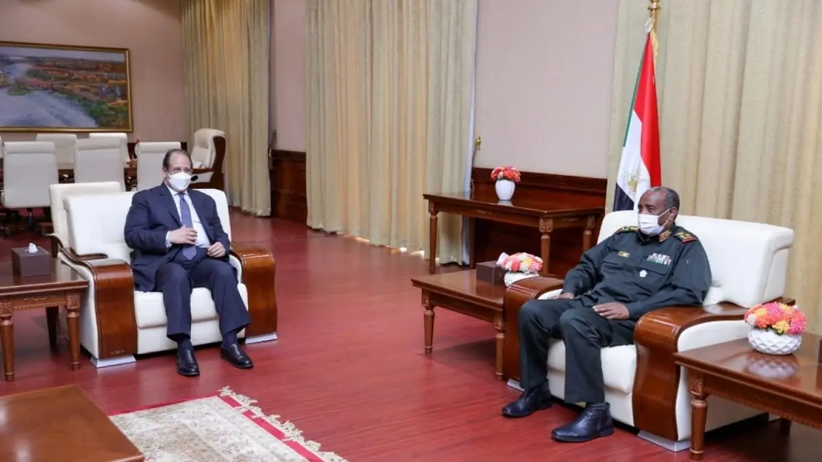 رويترز: مسؤولون مصريون تحدثوا مع البرهان لاستعادة الهدوء وتشكيل حكومة في السودان