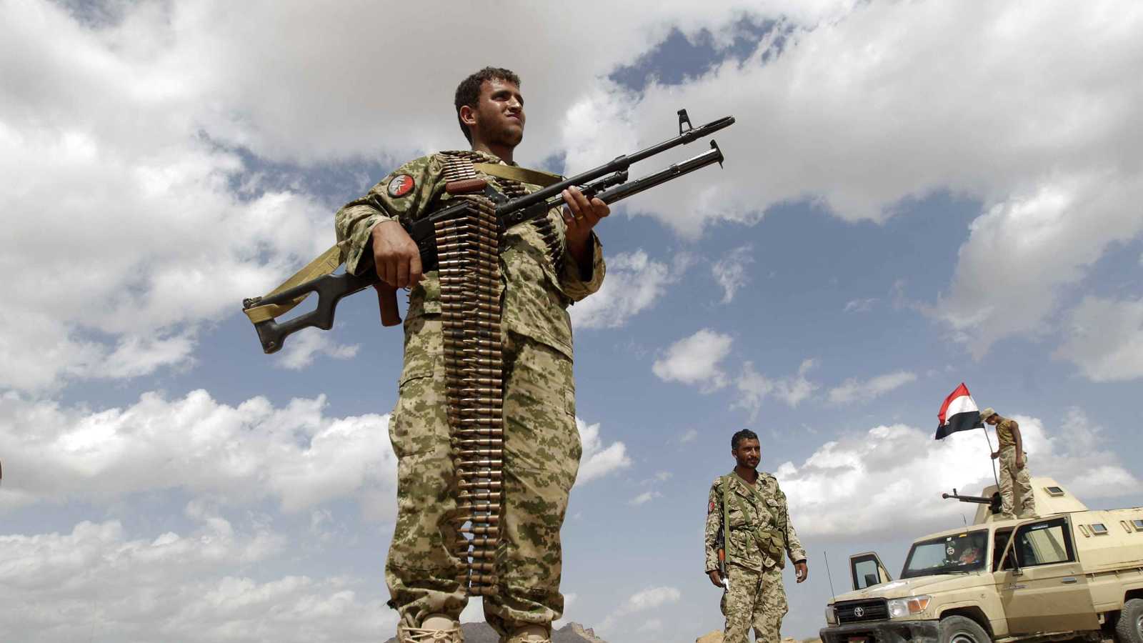 اليمن.. قتلى وجرحى في اشتباكات عنيفة بين الجيش والحوثيين