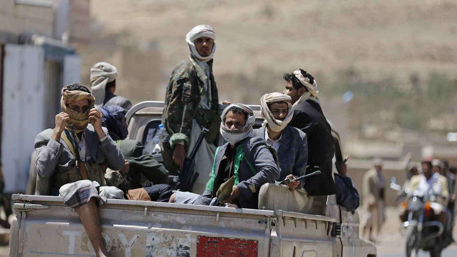 فاينانشيال تايمز: مسلحون حوثيون يقاتلون في أوكرانيا