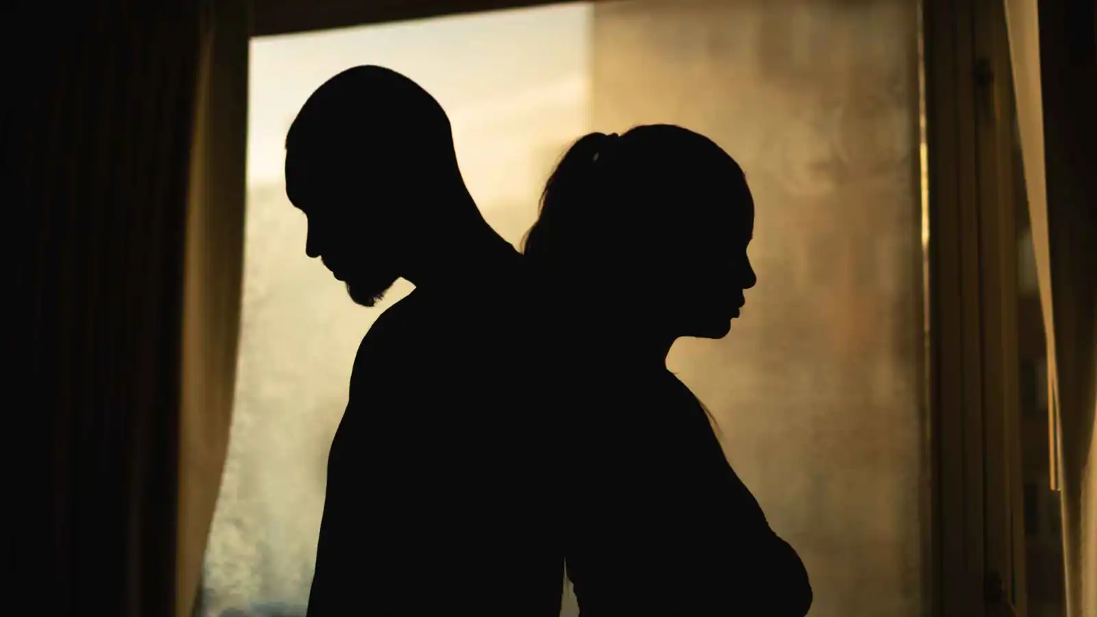 هل يمكن توقع الخيانة؟.. دراسة تكشف العوامل الأكثر تأثيرًا