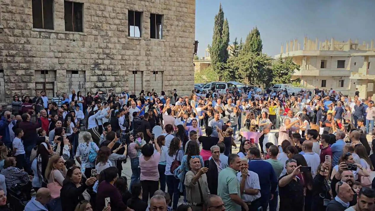 منذ 13 عاماً.. عائلات سورية مهجرة تعود إلى منازلها في إدلب (فيديو)