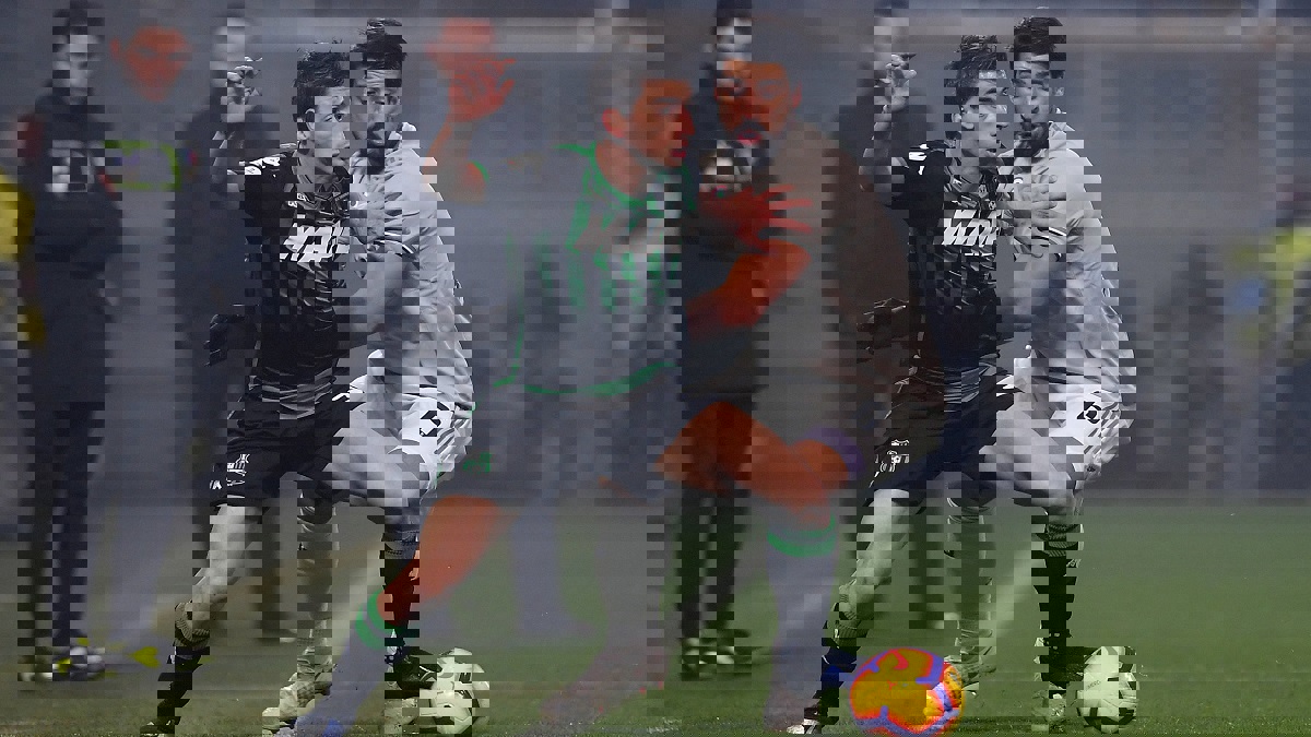 غضب كريستيانو رونالدو يُسقط سامي خضيرة أرضًا خلال مباراة يوفنتوس وساسولو (فيديو)‎‎