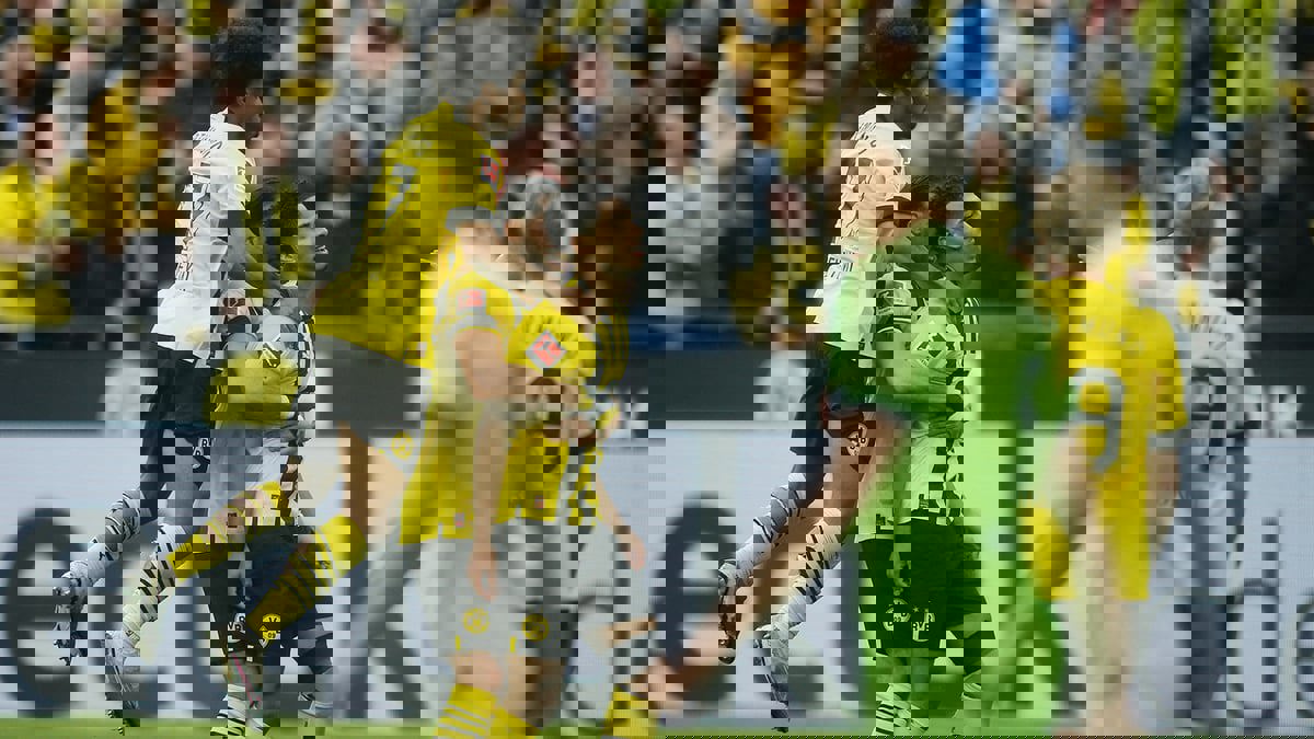 ترتيب الدوري الألماني: بروسيا دورتموند يسحق فولفسبورغ بسداسية ويتمسك بالمنافسة