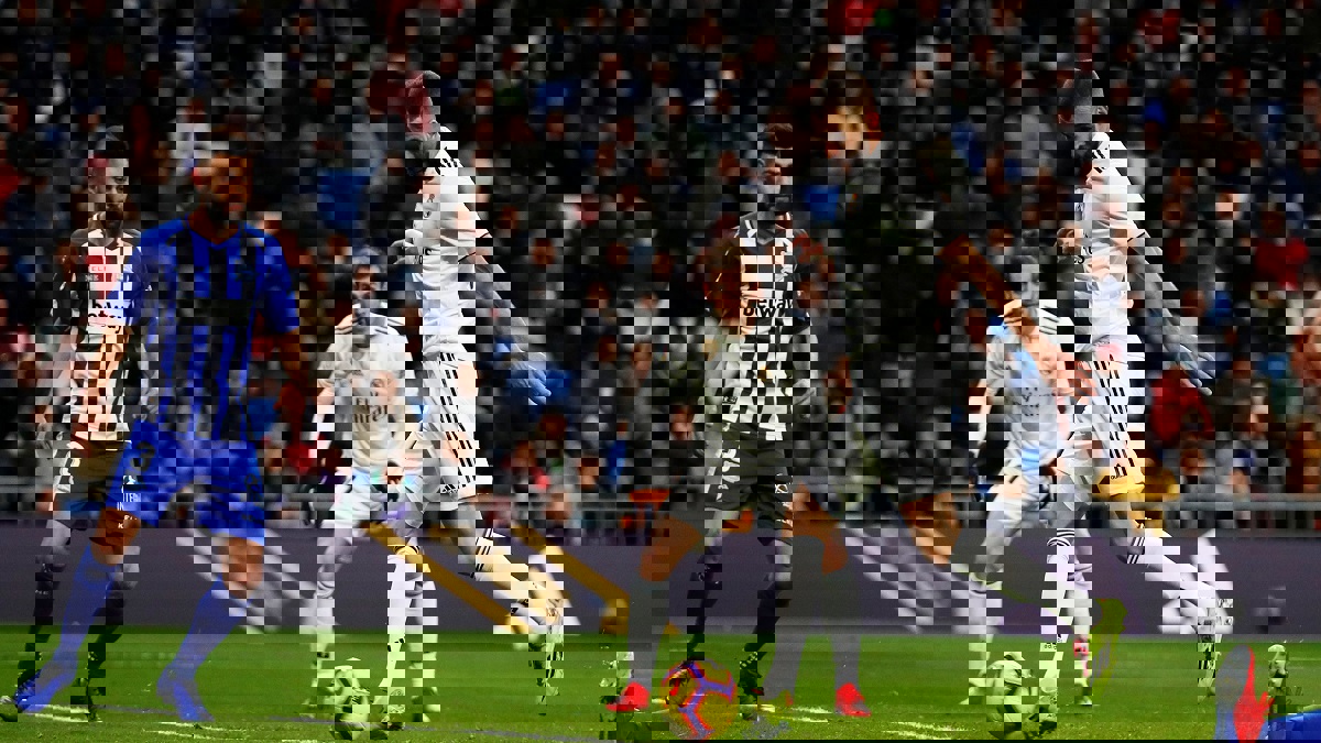 قبل الكلاسيكو.. صحفي يثير الجدل بعدما اعتبر أن كريم بنزيما أفضل من ليونيل ميسي