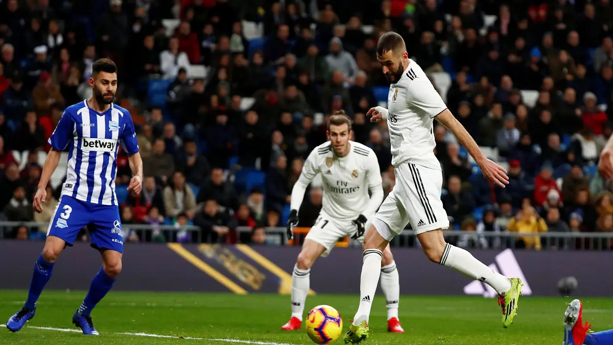 قبل الكلاسيكو.. صحفي يثير الجدل بعدما اعتبر أن كريم بنزيما أفضل من ليونيل ميسي