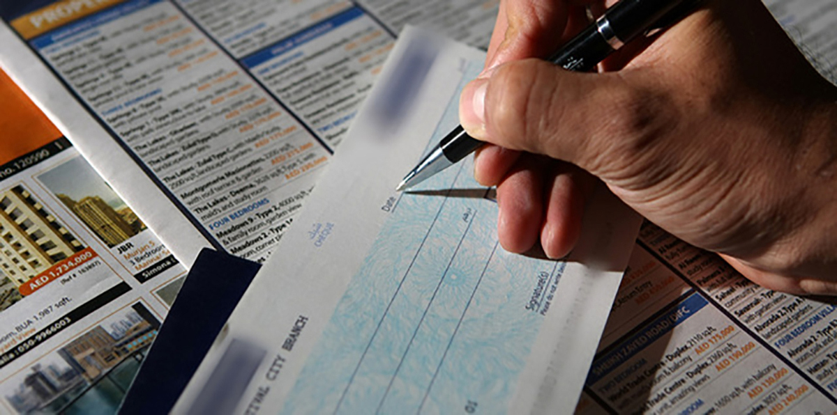 "شيك السعادة".. ابتكار إماراتي لمكافأة الموظف المتفاني