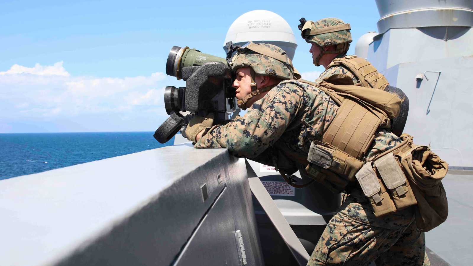 واشنطن تهدد بإسقاط أي مقاتلة فنزويلية تهدد الجنود الأمريكيين