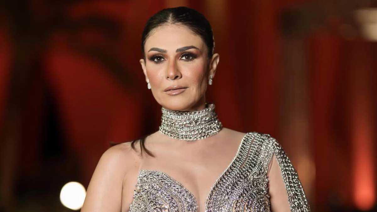 بعد ابتعادها عن الفن.. بسمة تشعل الجدل بـ"سيجارتها" (فيديو)