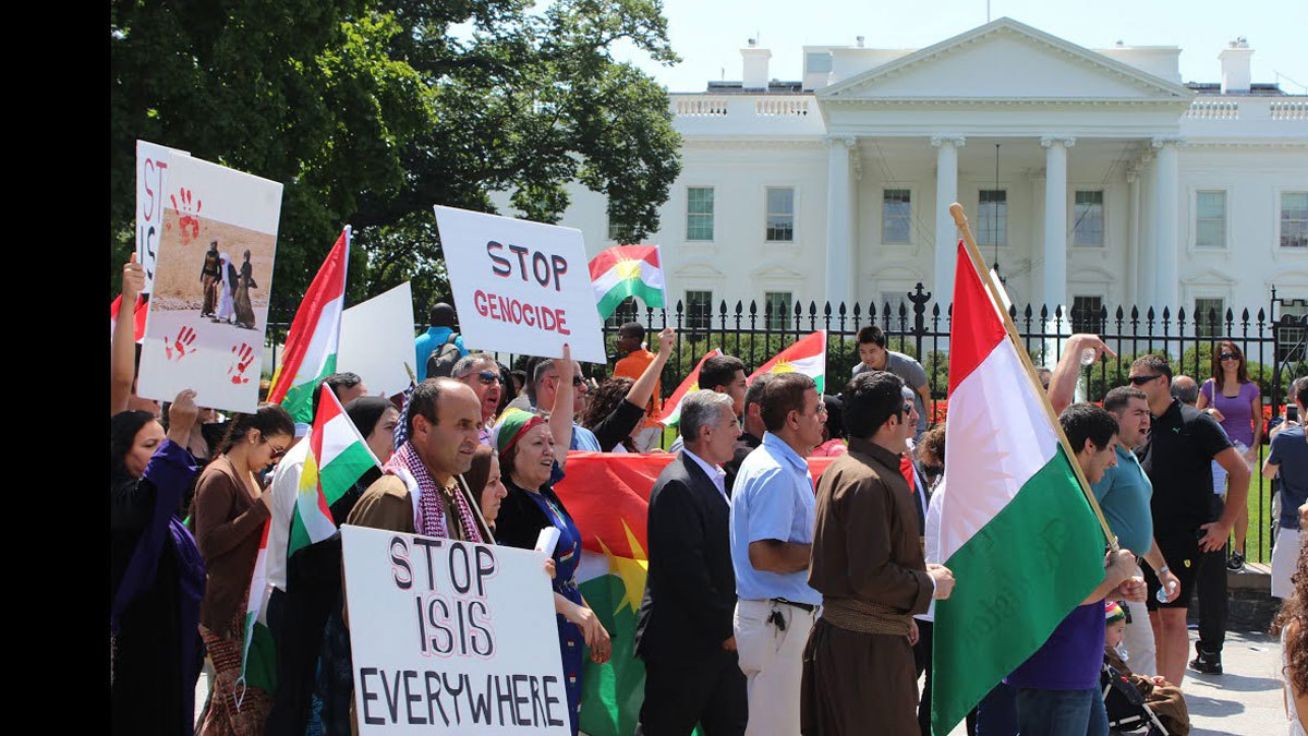 اتهام ترامب بالتخلي عن الأكراد في تجمع أمام البيت الأبيض‎