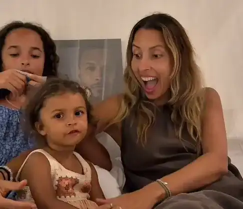 زوجة نجم مانشستر يونايتد السابق حامل