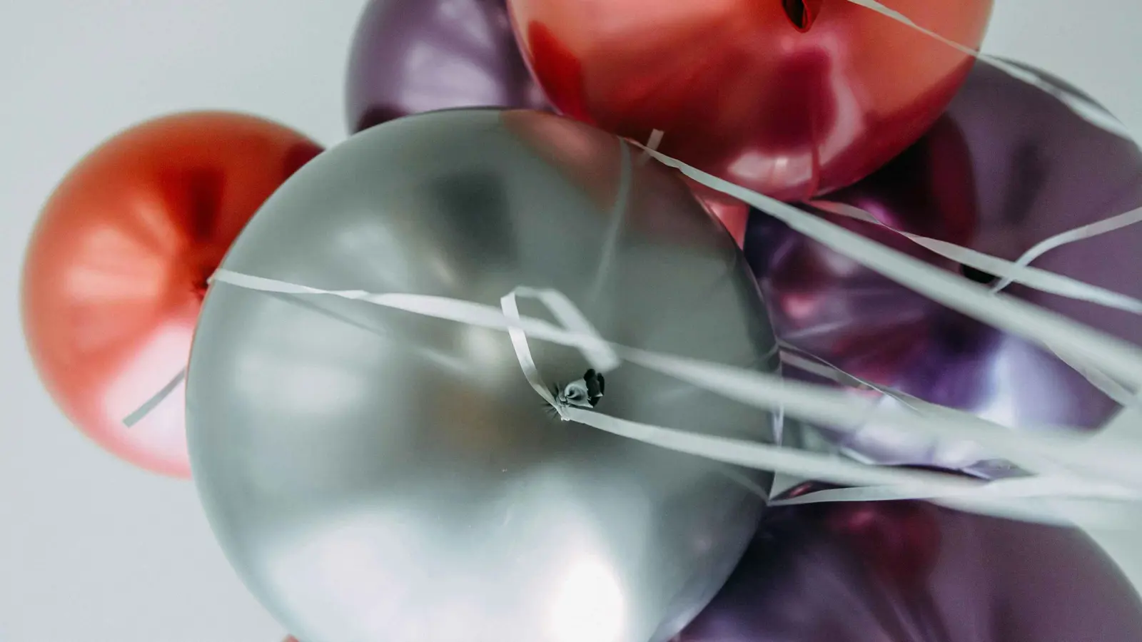 وفاة مروعة لأم استنشقت غاز الهيليوم في عيد ميلاد ابنتها