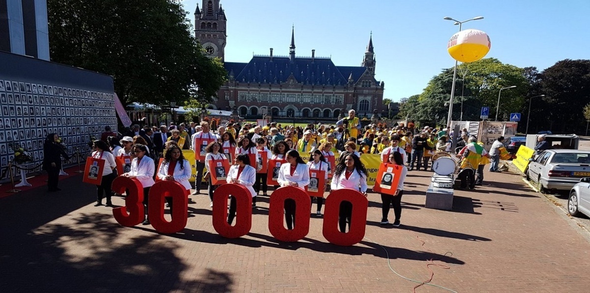 مظاهرة في لاهاي تطالب بإجراء تحقيق دولي بمجازر نظام الخميني في السجون