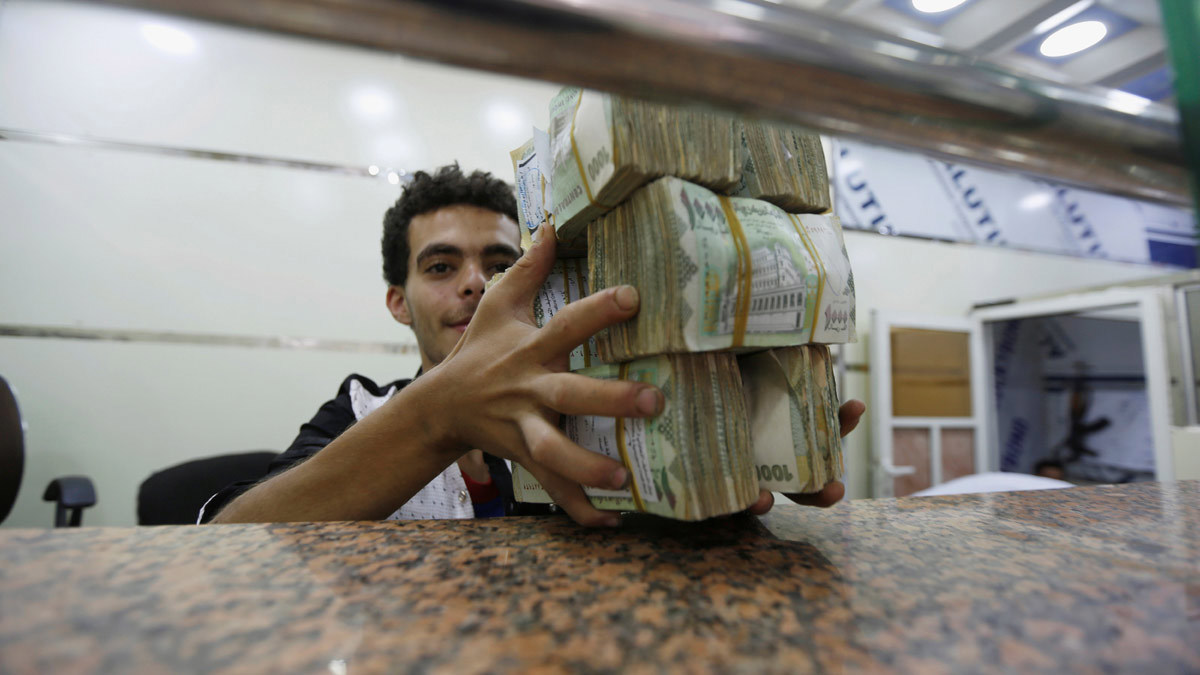 الحكومة اليمنية تعلن موازنة 2019 بعجز 1.7 مليار دولار