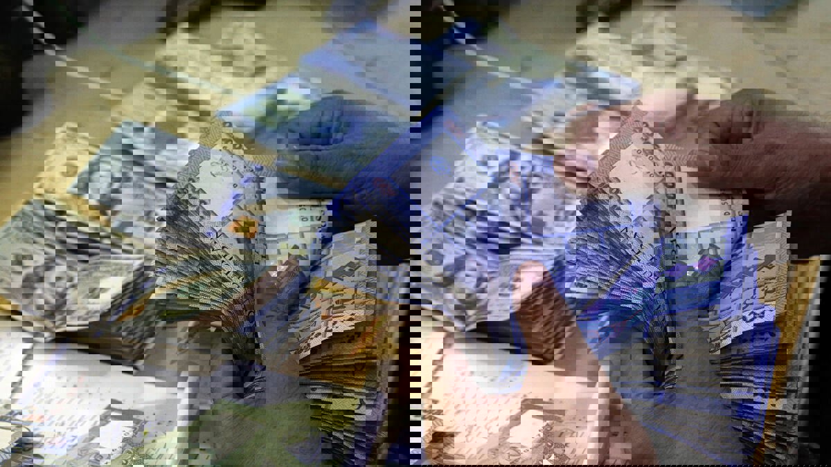 الليرة اللبنانية عند أدنى مستوى منذ 78 عاما وسط تحذيرات من انهيار كامل