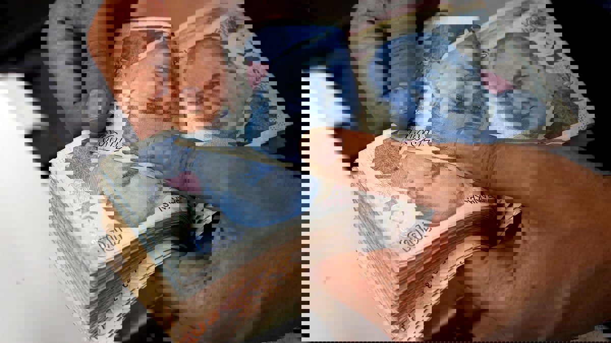 الليرة التركية قرب أدنى مستوياتها على الإطلاق بعد خفض أسعار الفائدة