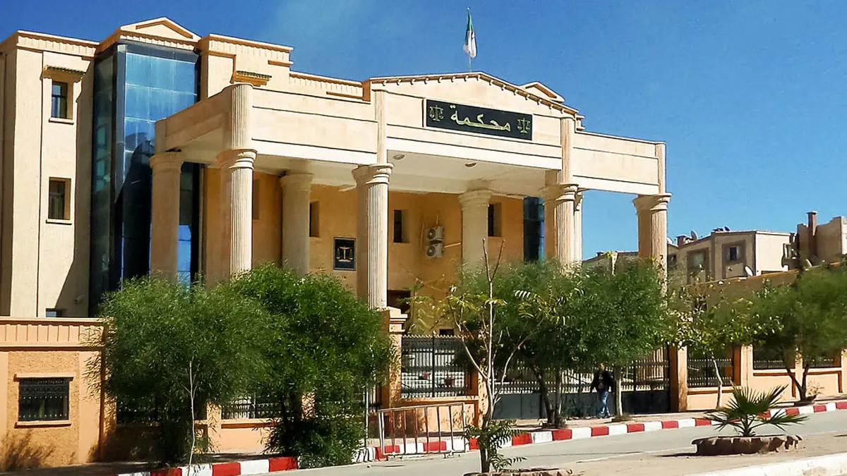 الجزائر.. أحكام بالسجن لمعارضين بسبب منشورات عبر فيسبوك