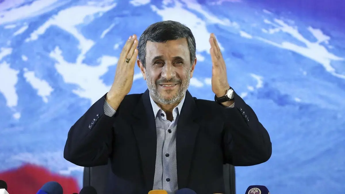 رغم حظر خامنئي استيراده.. رئيس إيران الأسبق يتلقى لقاح فايزر الأمريكي سرا