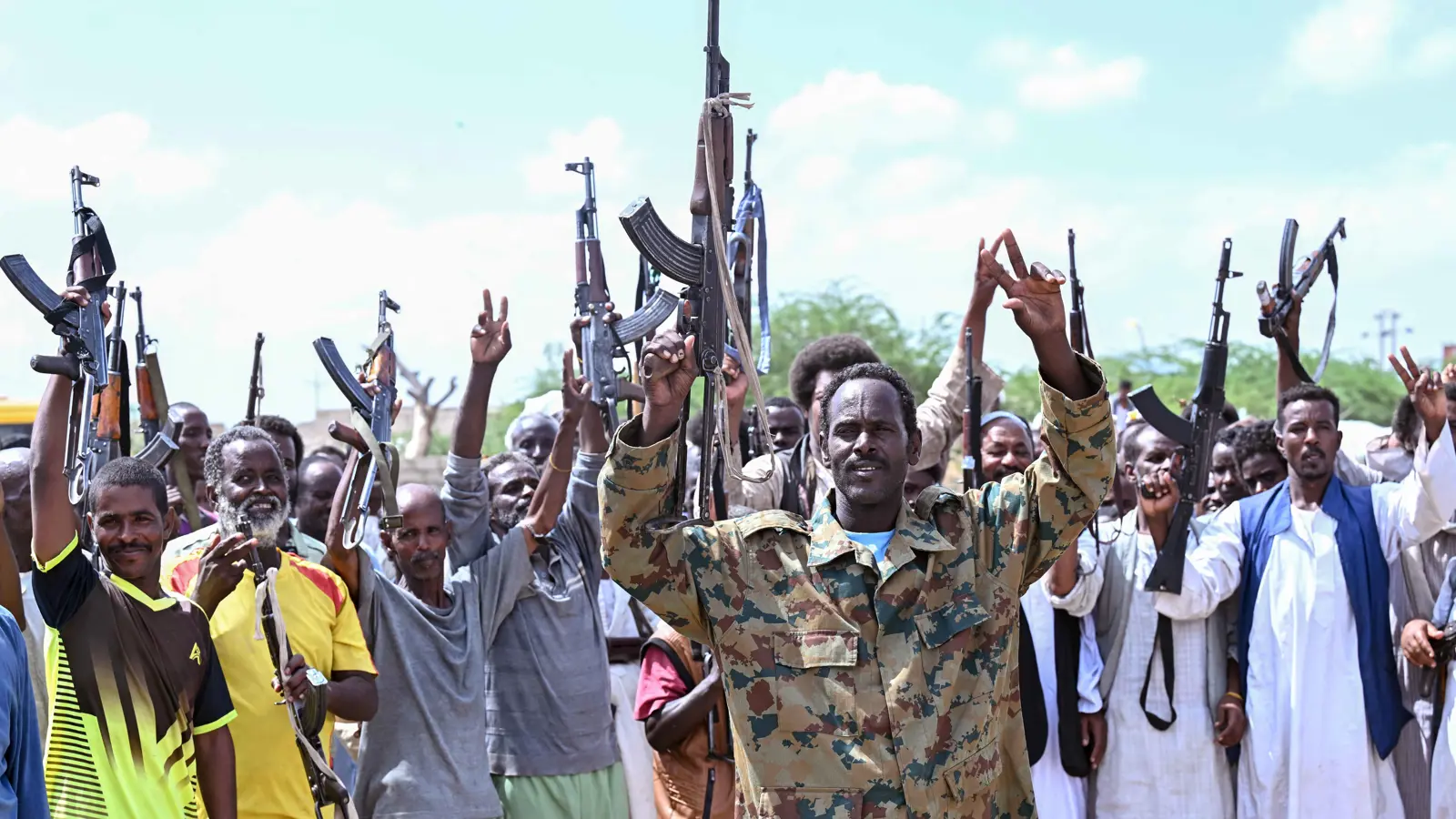 "الأورطة الشرقية".. البرهان يشعل شرق السودان بنشر ميليشيا جديدة