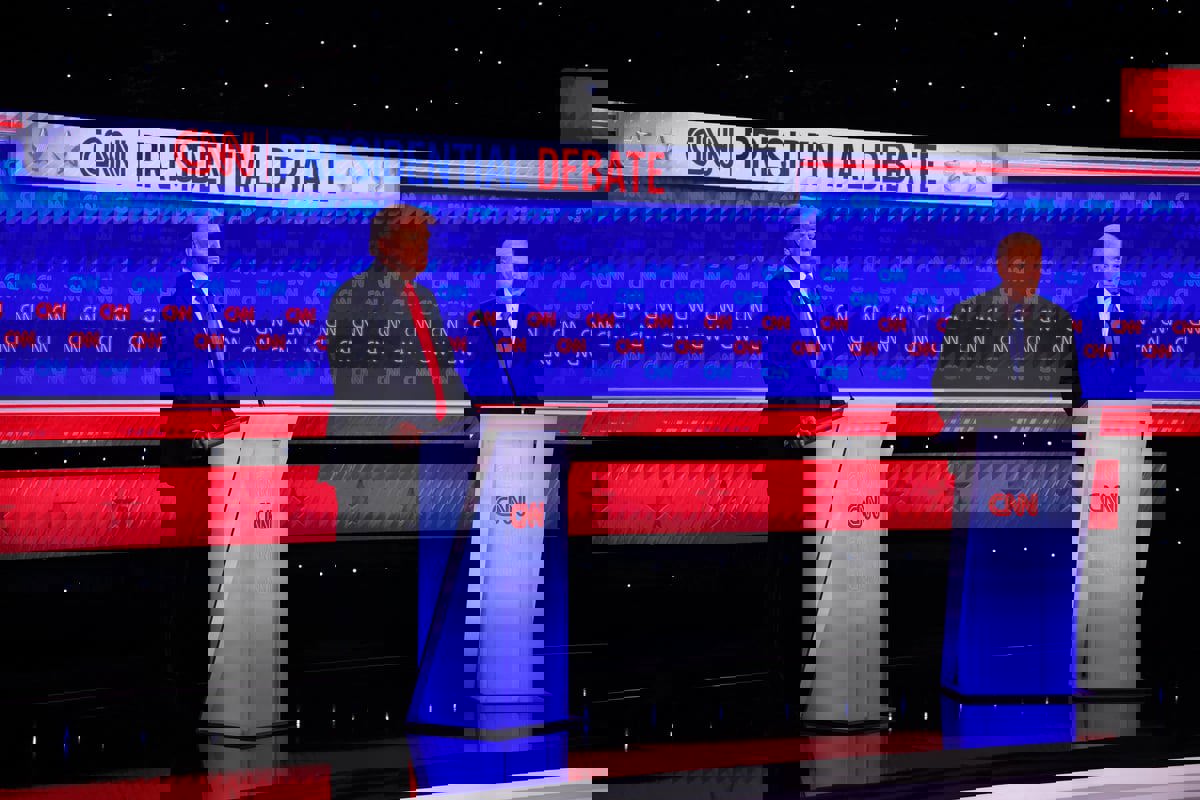 اتهامات وحوار أشبه بالشجار.. بايدن وترامب يسدلان الستار على المناظرة الأولى
