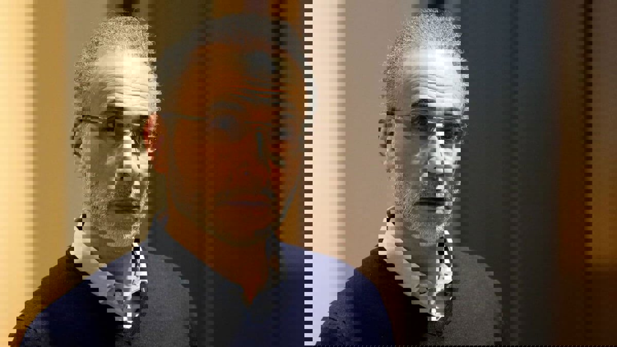 بعد إغلاق الملف بفرنسا.. محاكمة حفيد حسن البنا في سويسرا بتهمة الاغتصاب