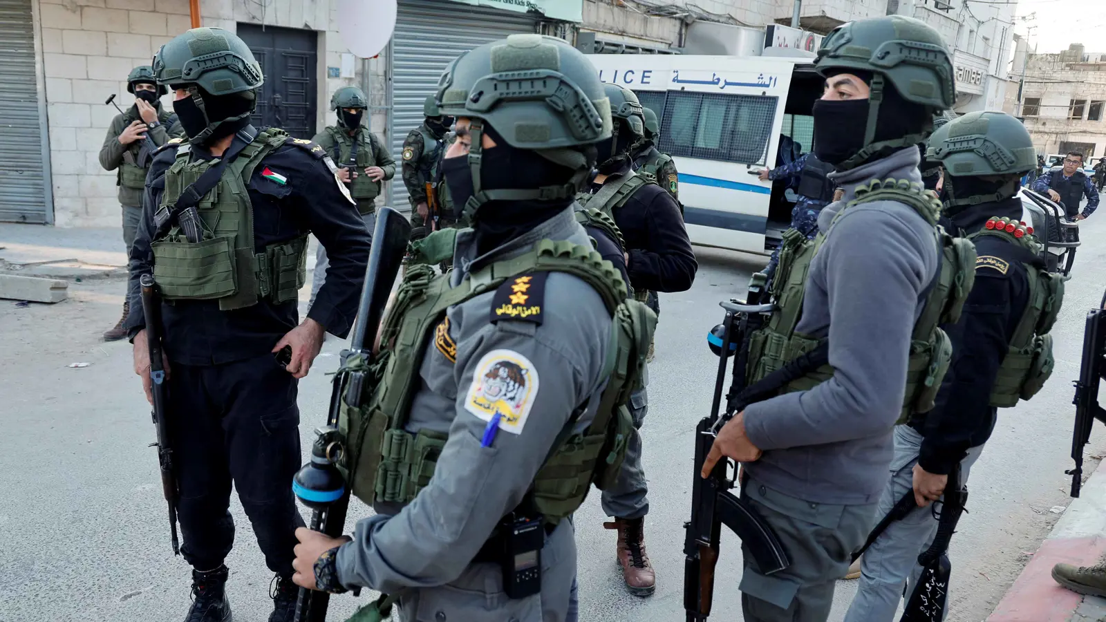 "واشنطن بوست": ترامب يوقف تمويل قوات الأمن الفلسطينية