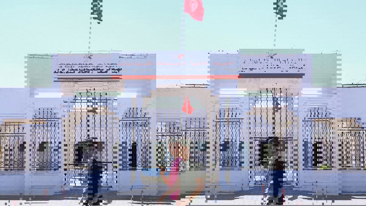 هيئة الانتخابات التونسية: سعيد ارتكب "مخالفة" بدعوته لتأييد الدستور