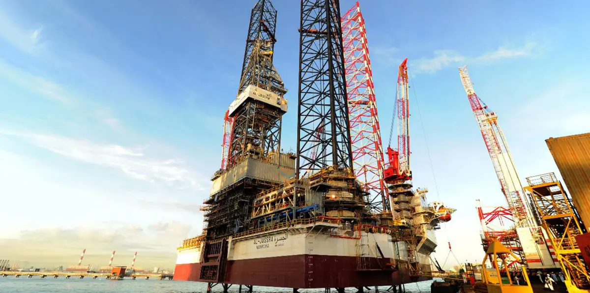 قطر للبترول و"شل" توقعان اتفاقًا لتزويد السفن بالغاز المسال