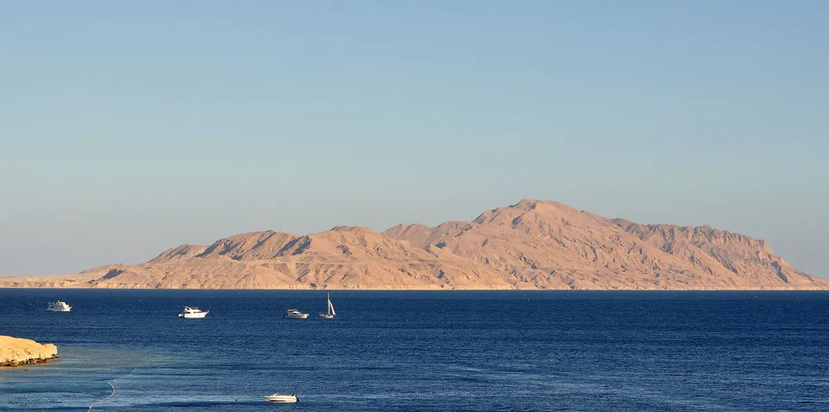 هل يؤجل البرلمان المصري حسم "تيران وصنافير" خوفًا على شعبية السيسي قبل الانتخابات الرئاسية؟